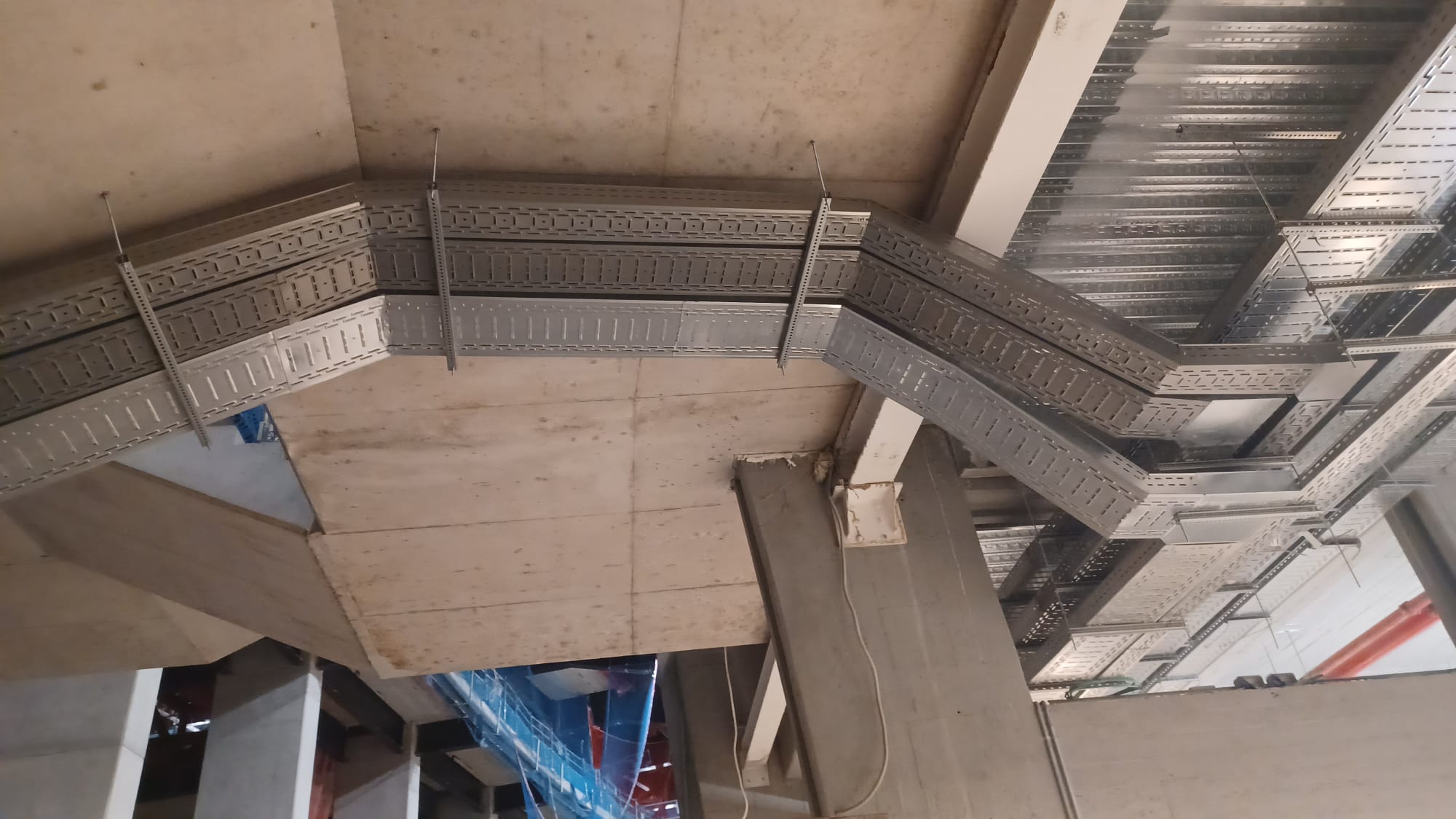 Multi-level cable tray network